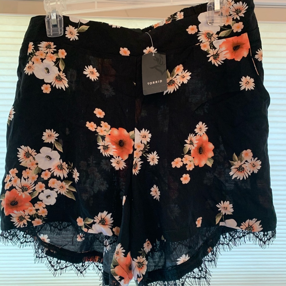 Torrid floral shorts lace fringe size 00